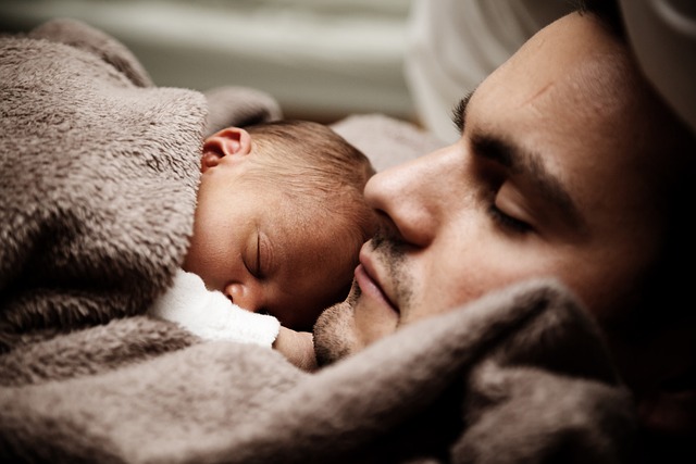 Twój przewodnik do zapewnienia spokojnego snu Twojemu dziecku