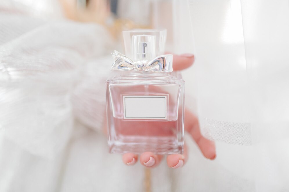 Czy warto wybierać zamienniki znanych marek perfum? Porównanie jakości i trwałości zapachów