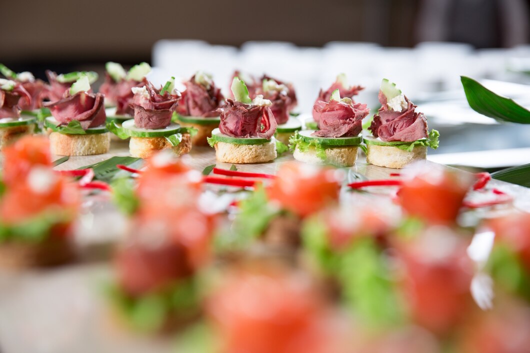 Jak zaplanować idealne przyjęcie z wykorzystaniem profesjonalnych usług cateringowych?